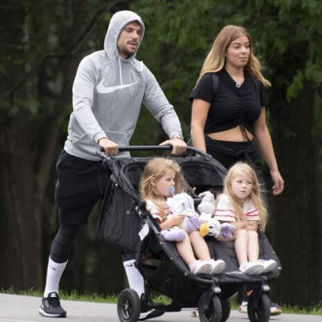 Elexa Henderson with her sister and parents, Jordan Henderson and Rebecca Burnett.